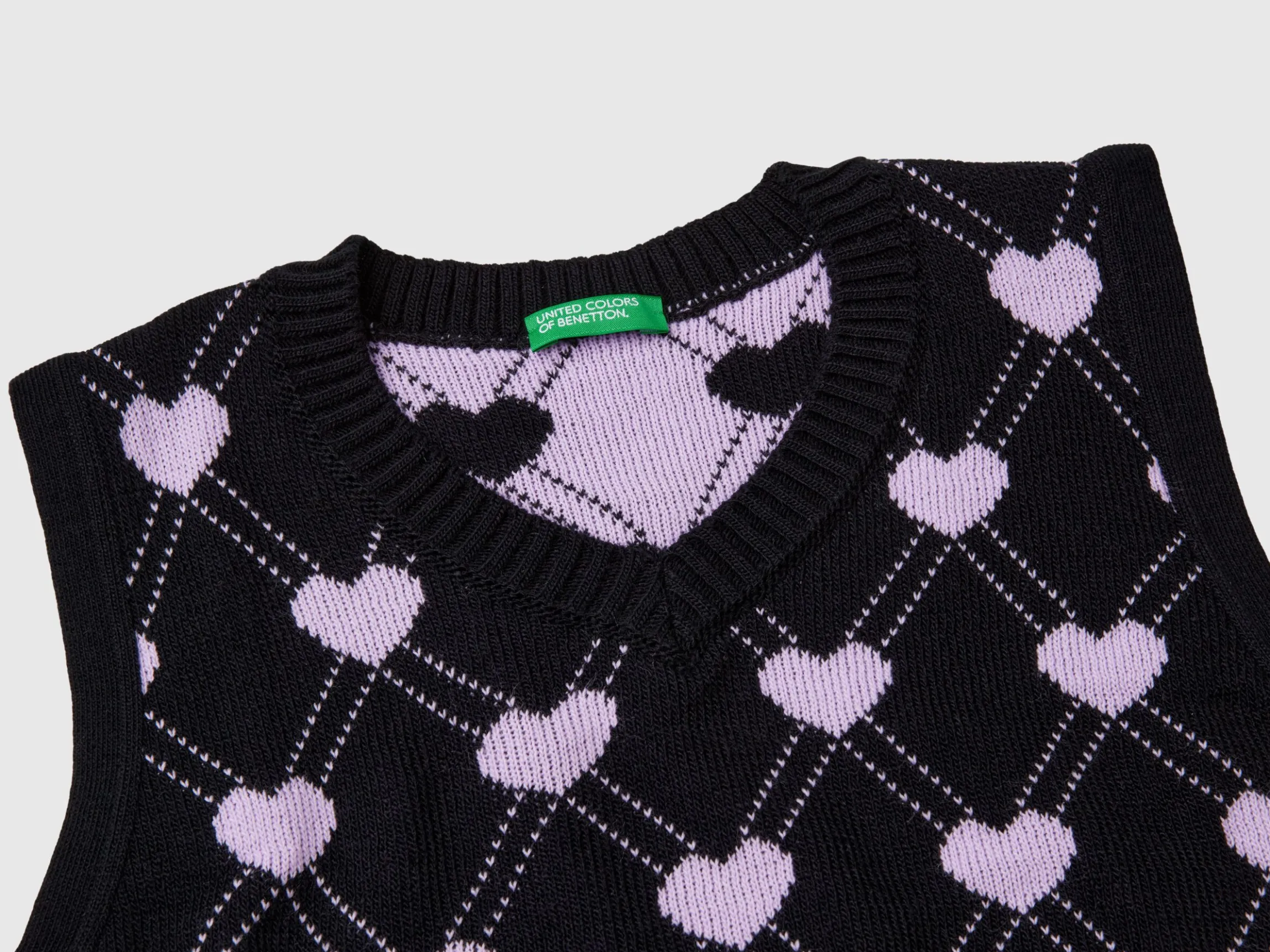 Cropped vest with heart motif