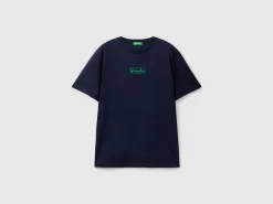 Dark blue organic cotton t-shirt with green logo