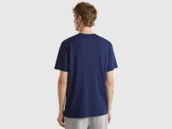 Dark blue t-shirt in organic cotton with multicolored logo