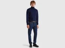 Dark blue turtleneck in pure Merino wool