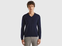 Dark blue V-neck sweater in pure Merino wool