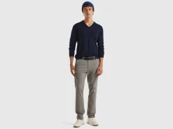 Dark blue V-neck sweater in pure Merino wool