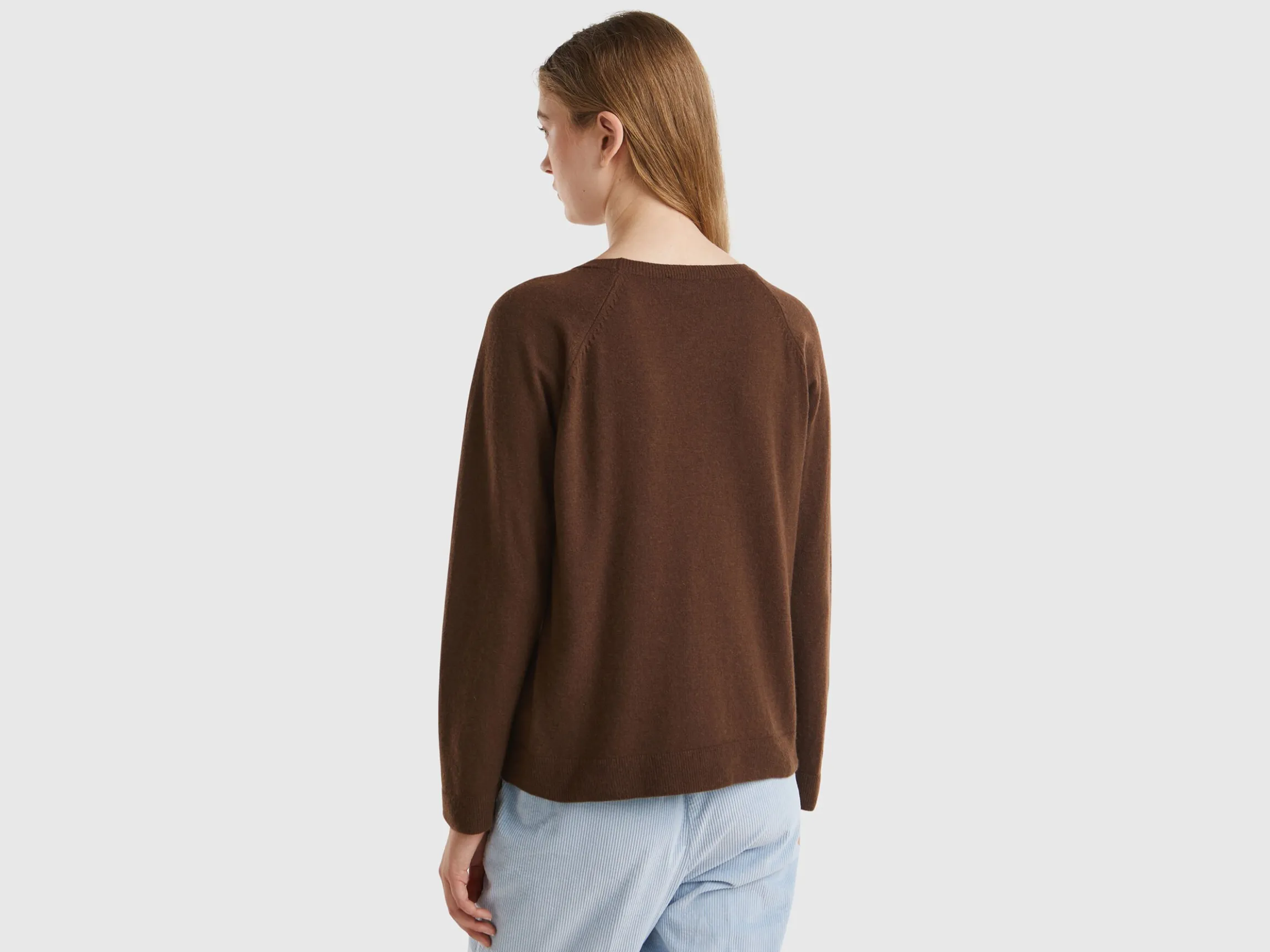 Dark brown crew neck sweater in wool and cashmere blend