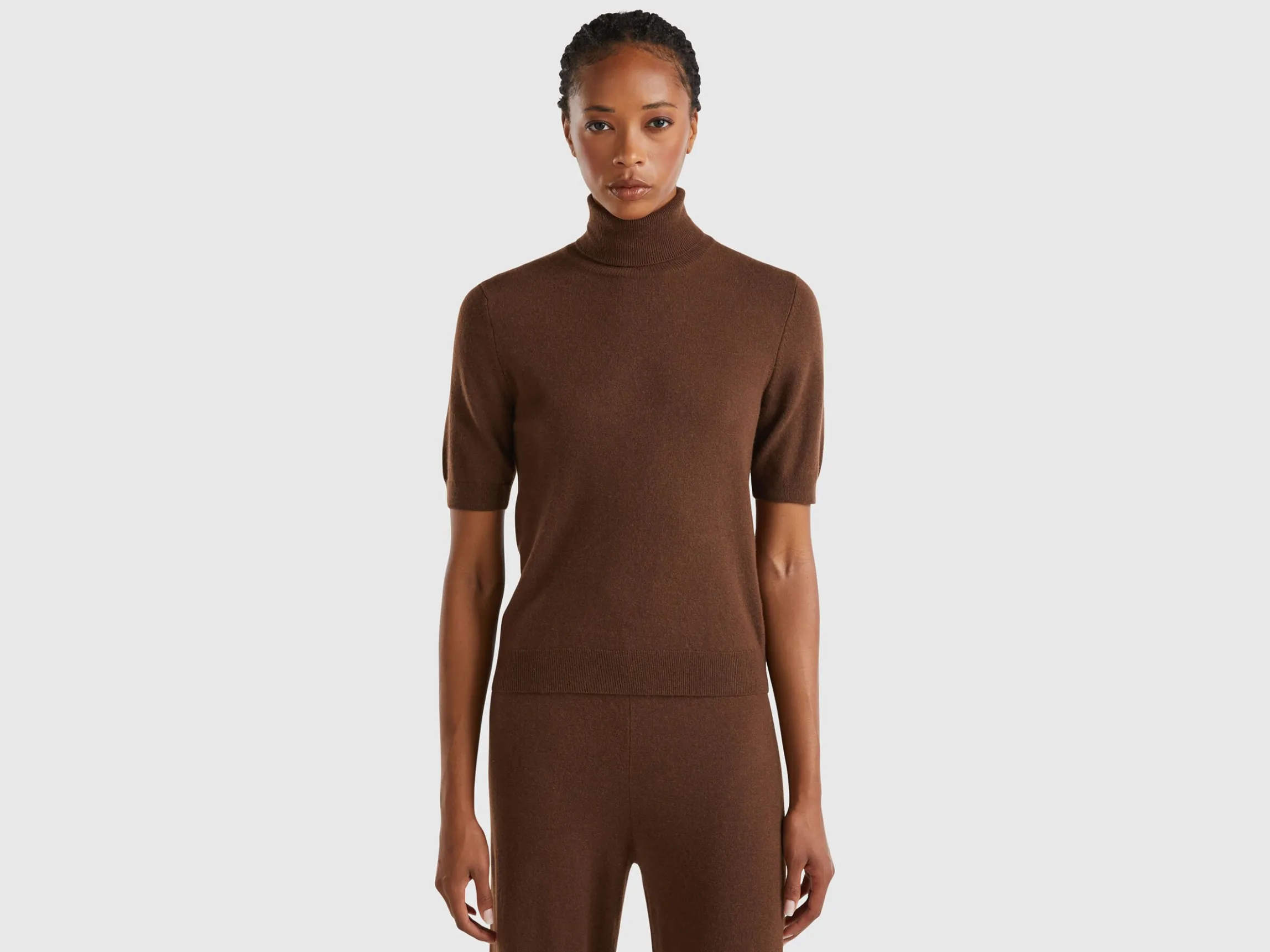 Dark brown short sleeve turtleneck in cashmere blend