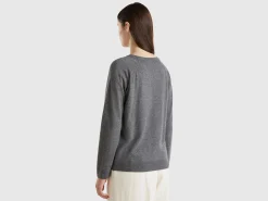 Dark gray crew neck sweater in wool and cashmere blend