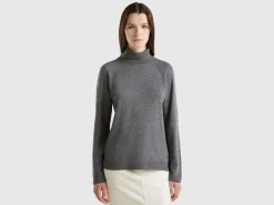 Dark gray turtleneck in wool and cashmere blend
