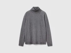 Dark gray turtleneck in wool and cashmere blend