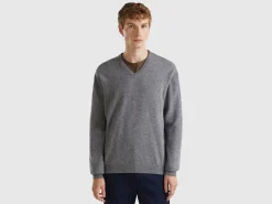 Dark gray V-neck sweater in pure Merino wool