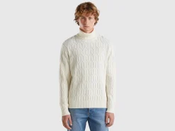 Diamond pattern turtleneck