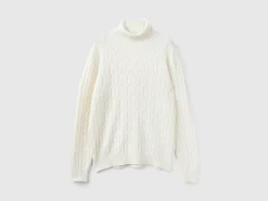Diamond pattern turtleneck