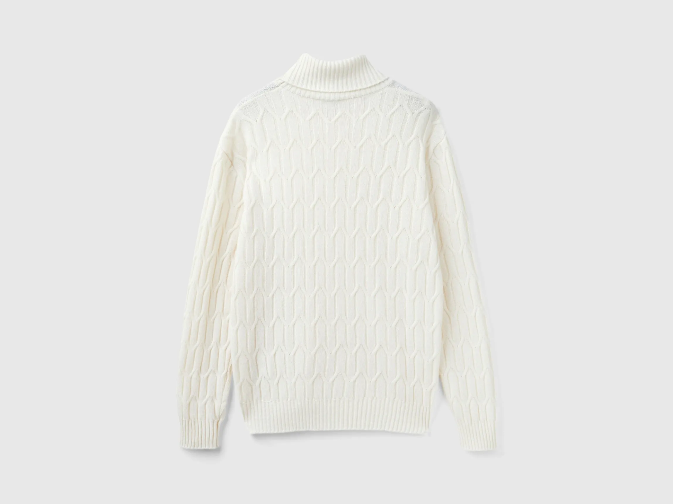 Diamond pattern turtleneck