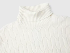 Diamond pattern turtleneck