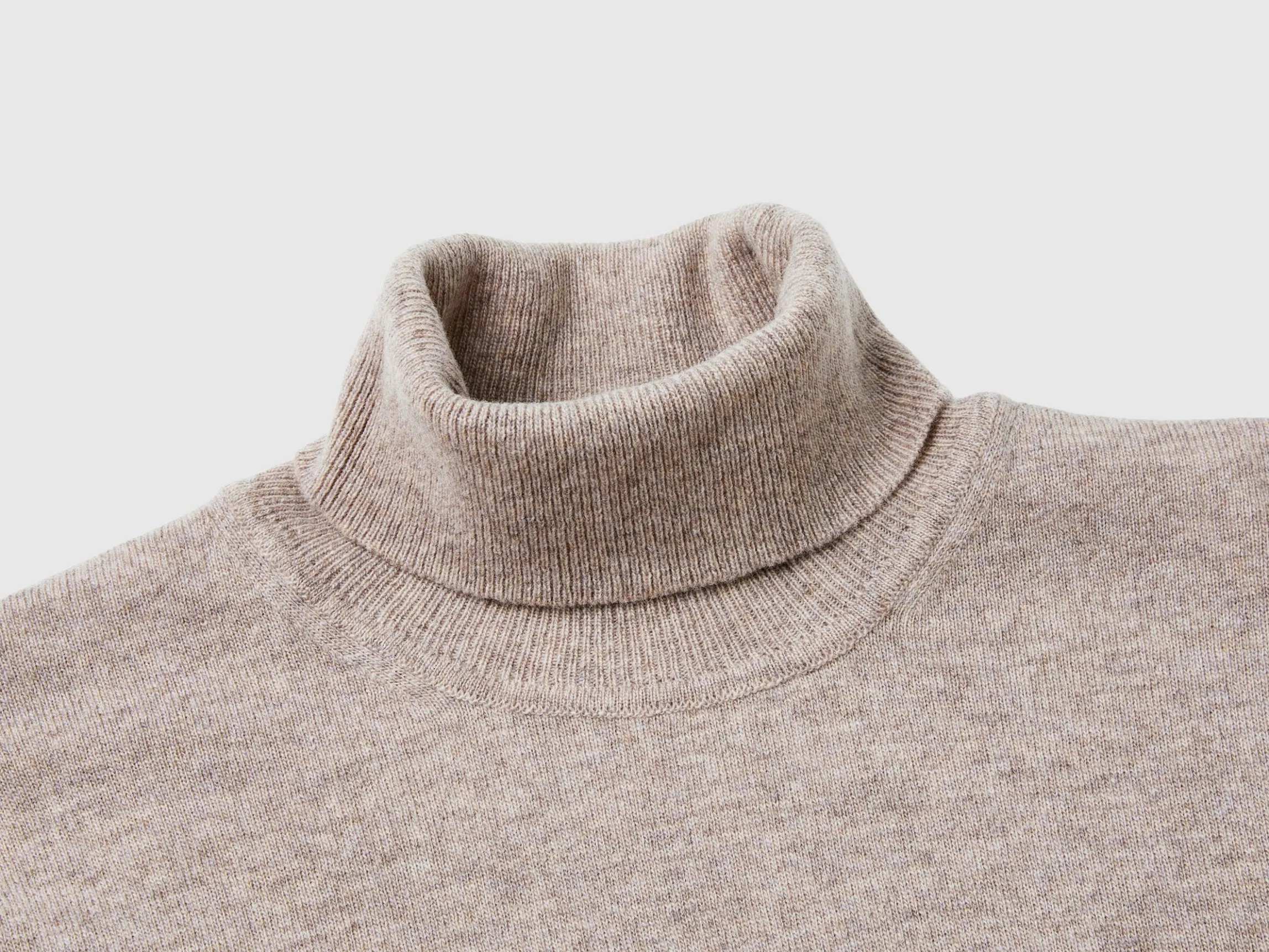 Dove gray turtleneck in pure Merino wool