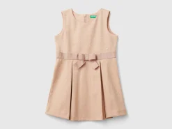 Elegant dress with bow