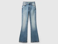 Flared jeans in recycled cotton blend