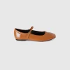 Flats with buckle