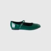 Flats with buckle