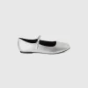 Flats with buckle