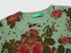 Floral sweater in recycled yarn