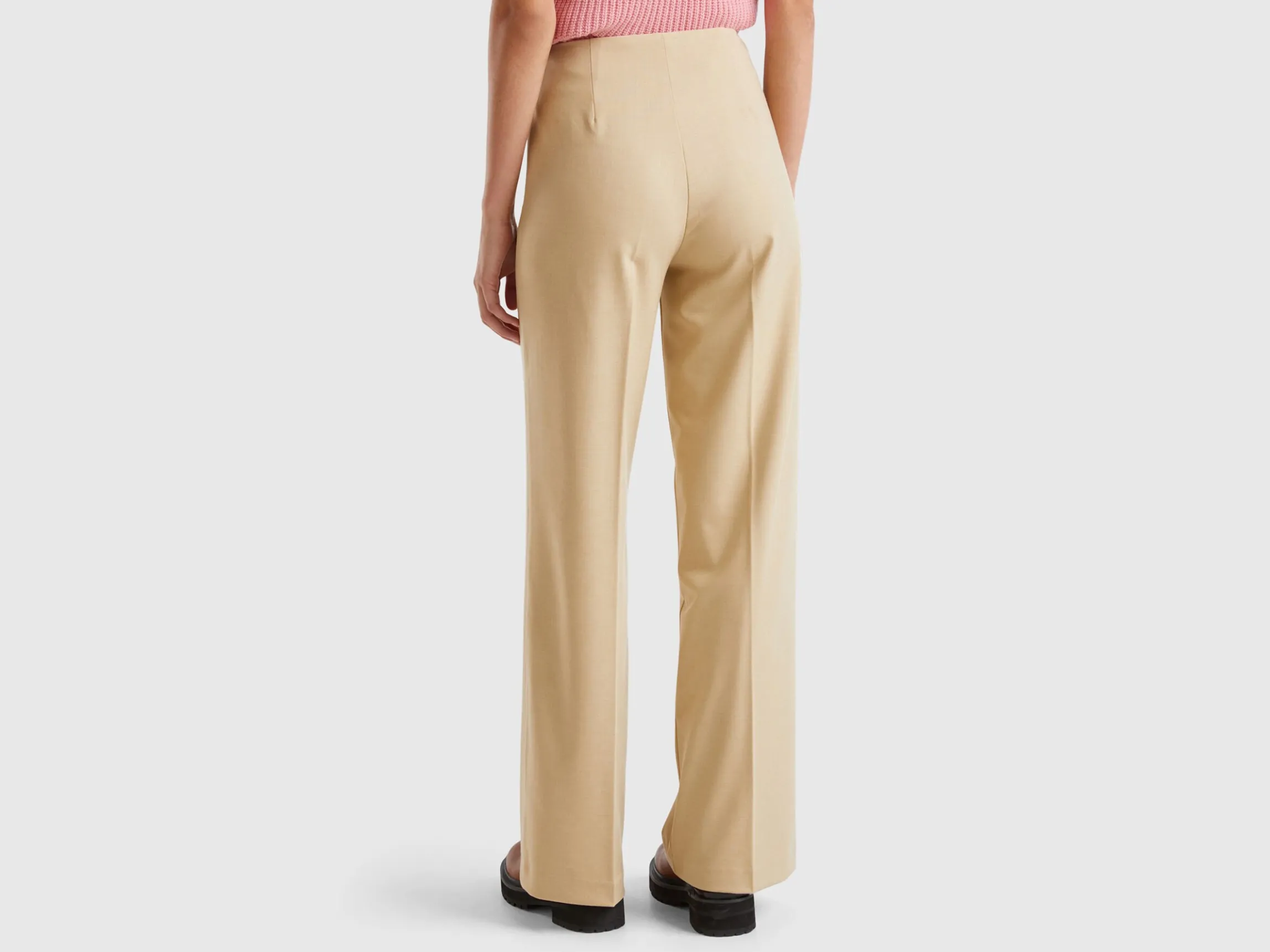 Flowy high-waisted trousers
