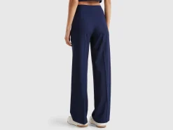 Flowy high-waisted trousers