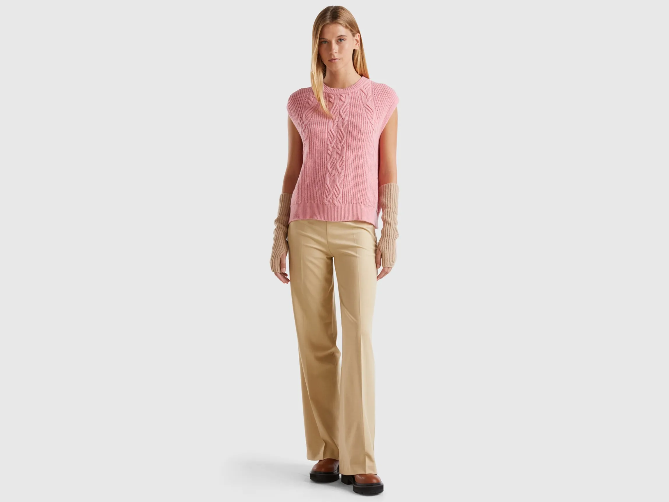 Flowy high-waisted trousers