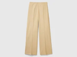 Flowy high-waisted trousers