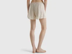 Flowy shorts with lace