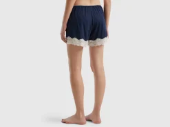 Flowy shorts with lace