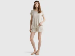 Flowy shorts with lace