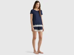 Flowy shorts with lace