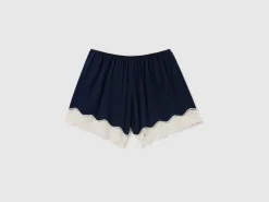 Flowy shorts with lace
