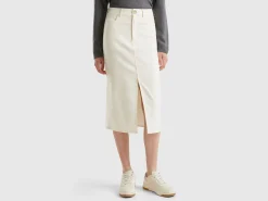 Flowy skirt with slit
