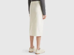Flowy skirt with slit