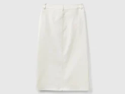 Flowy skirt with slit