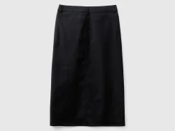 Flowy skirt with slit