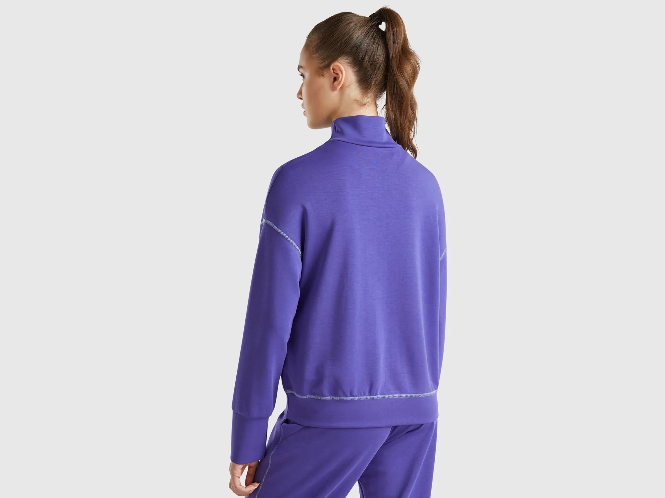 Flowy stretch sweatshirt