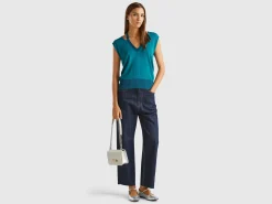 Flowy sweater with V-neck and laces
