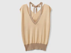 Flowy sweater with V-neck and laces