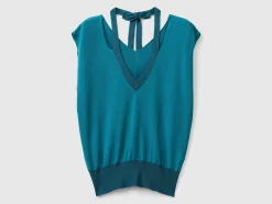Flowy sweater with V-neck and laces