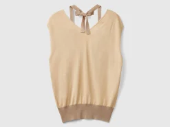 Flowy sweater with V-neck and laces