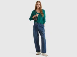 Forest green V-neck sweater in pure Merino wool