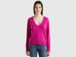 Fuchsia cyclamen V-neck sweater in pure Merino wool