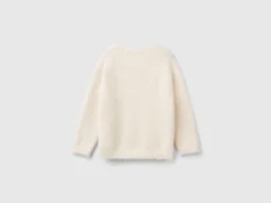 Furry yarn sweater