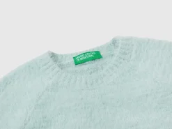 Furry yarn sweater
