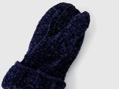 Gloves in chenille