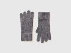 Gloves in pure virgin wool