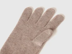 Gloves in pure virgin wool