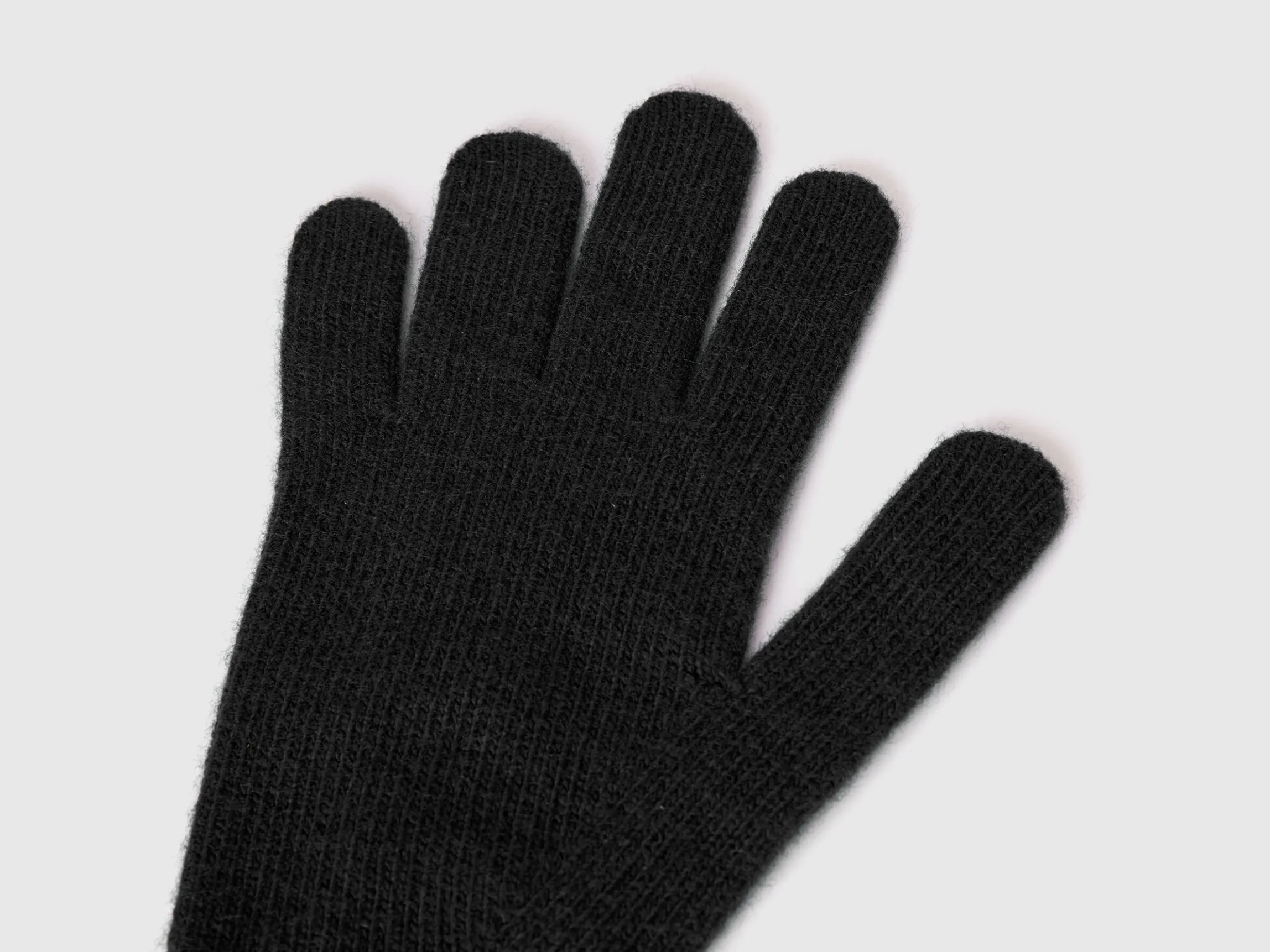 Gloves with cable knit