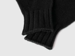 Gloves with cable knit